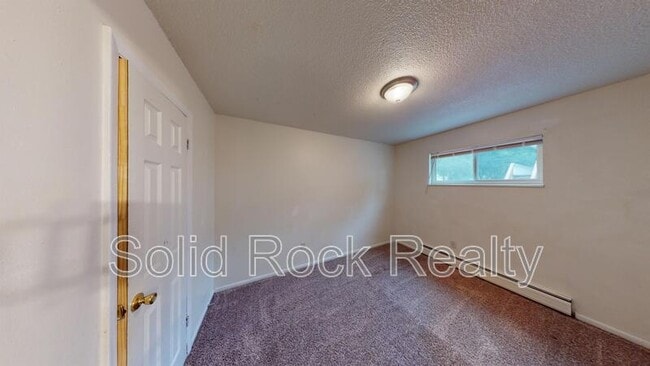 Building Photo - 1411 S Corona Ave