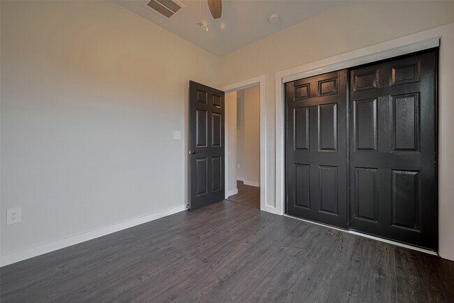 Building Photo - 7218 Philibert Ln