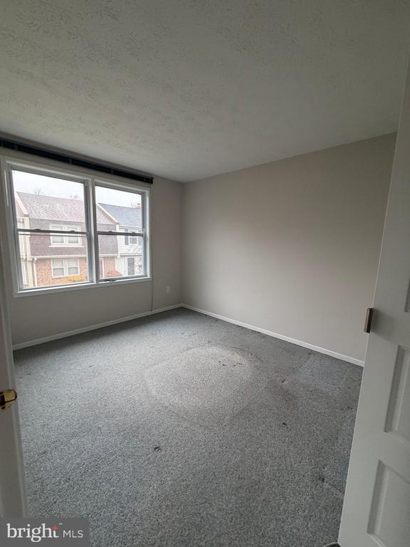 Building Photo - 327 James St