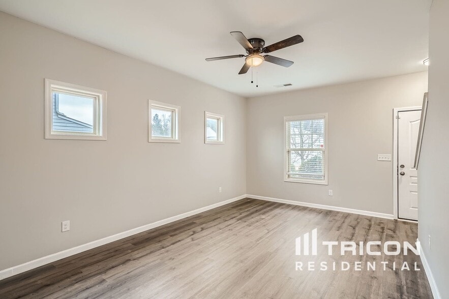 Building Photo - 1057 Sutherland Dr