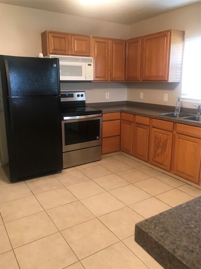 Building Photo - 2443 Precinct Line Rd