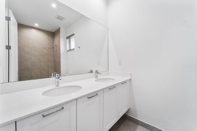 Building Photo - 8173 NW 42nd St