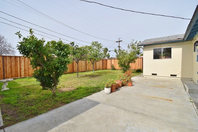 Building Photo - $3,590 / 3 BR - NICELY REMODELED FREMONT H...