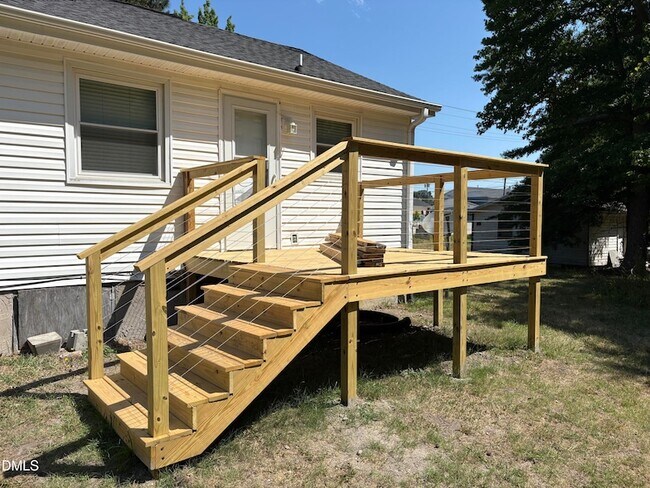 Building Photo - 137 W Barbee St