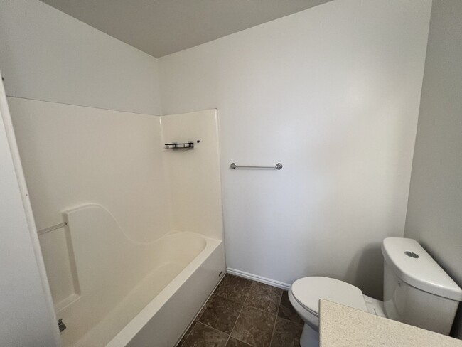 Building Photo - 2 Bed 1 bath in Kearns with Video Tour