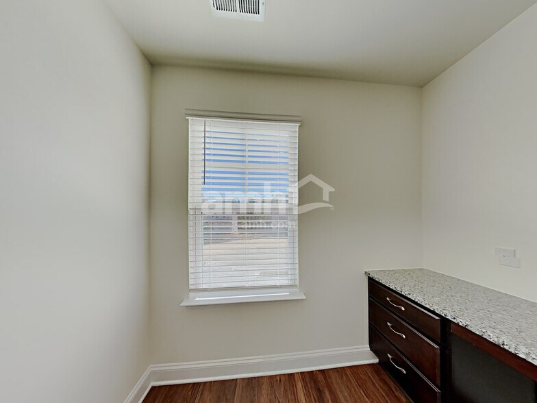 Building Photo - 1136 Bentley Pl