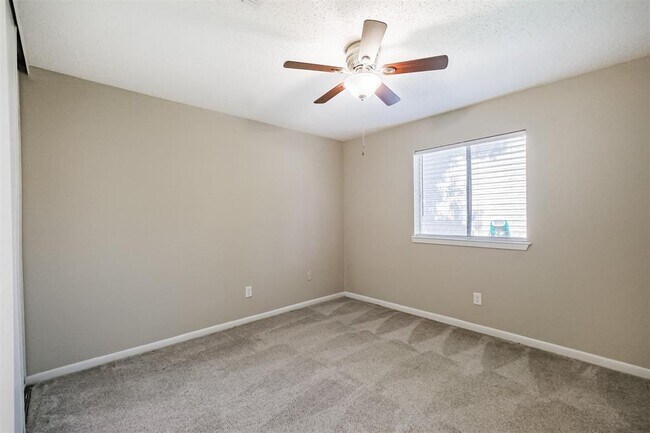 Building Photo - 12326 Flaxen Dr