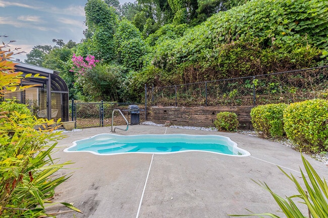 Building Photo - 630 Georgian Hills Dr