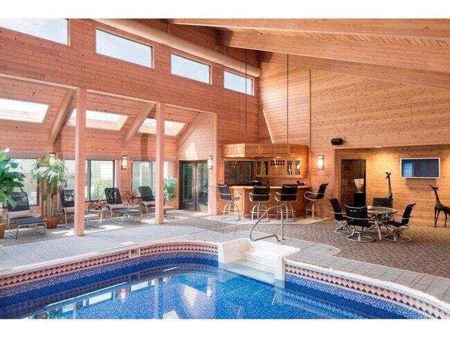 Building Photo - 1215 Oakview Rd