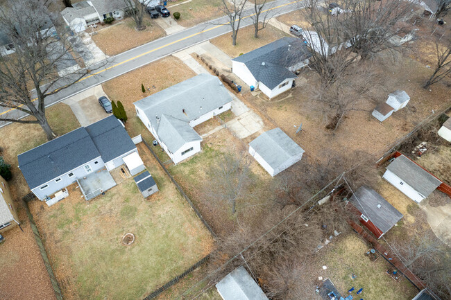 Building Photo - Beautiful 5 bedroom home