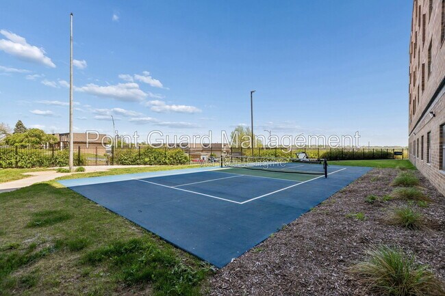 Building Photo - 7460 Graceland Dr
