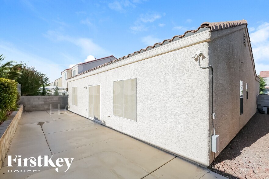 Building Photo - 1669 Shifting Winds St