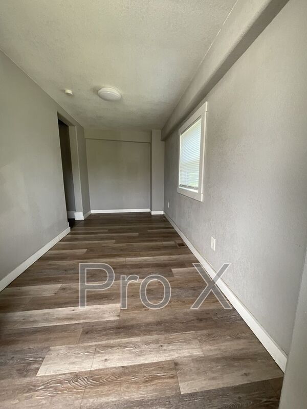 Building Photo - 211 E Adams St