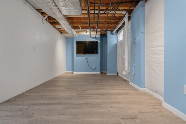 Building Photo - 1284 County St