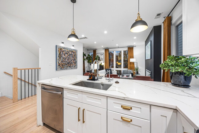 Building Photo - 1738 W 17th St