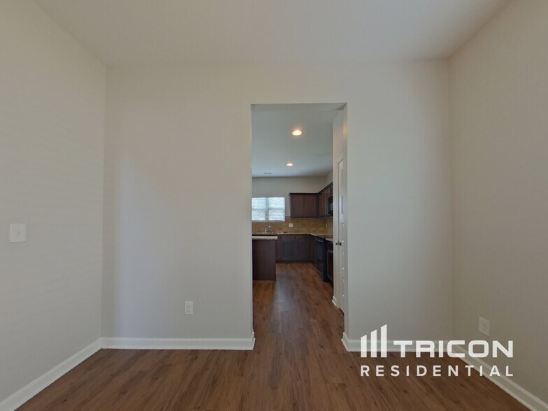 Building Photo - 124 Sims Ct