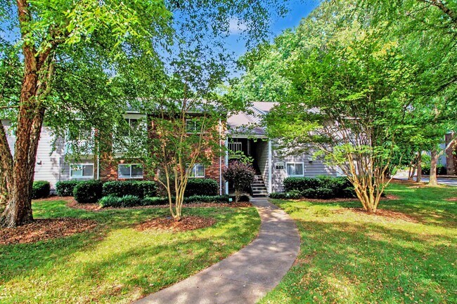 Building Photo - 2 Bedroom Condo In South Park!