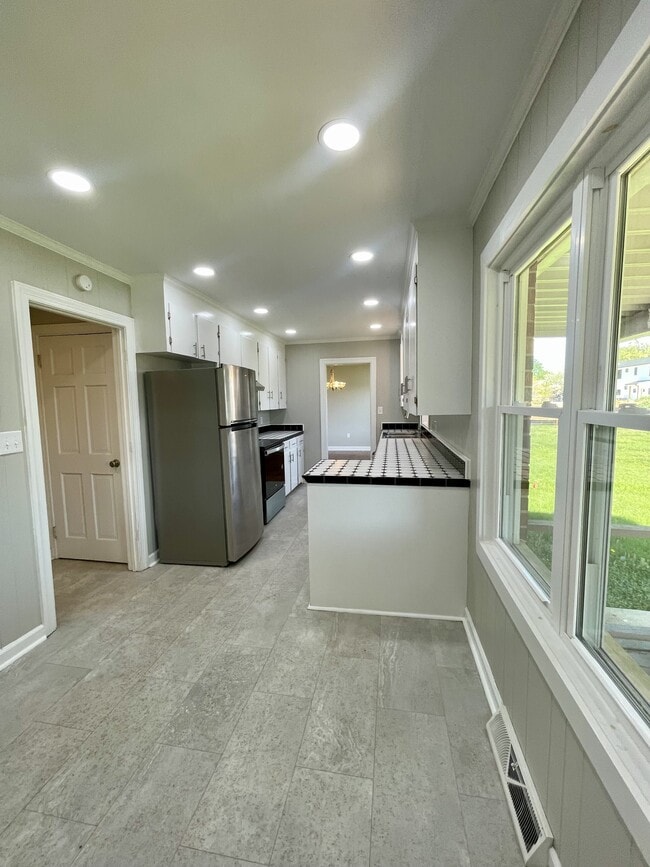 Building Photo - 63 Shelor Dr