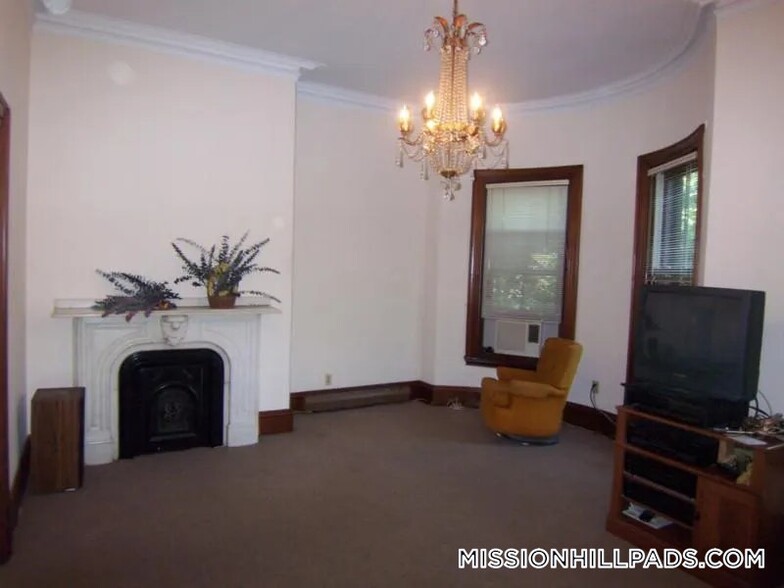 Primary Photo - 15 Worthington St