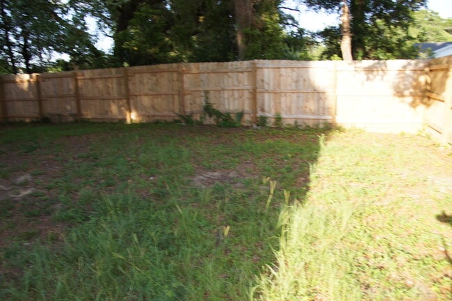 Building Photo - Nice 3BR/2BA Home - Convenient to NAS Pens...