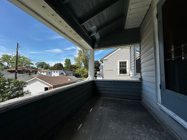 Building Photo - 337 N Maple Ave