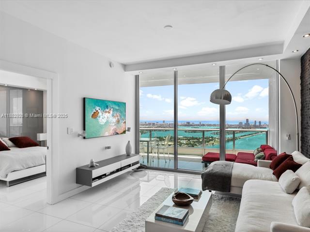 Building Photo - 900 Biscayne