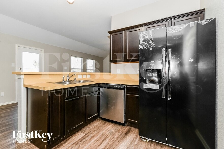 Building Photo - 1821 Ridgecrest Dr