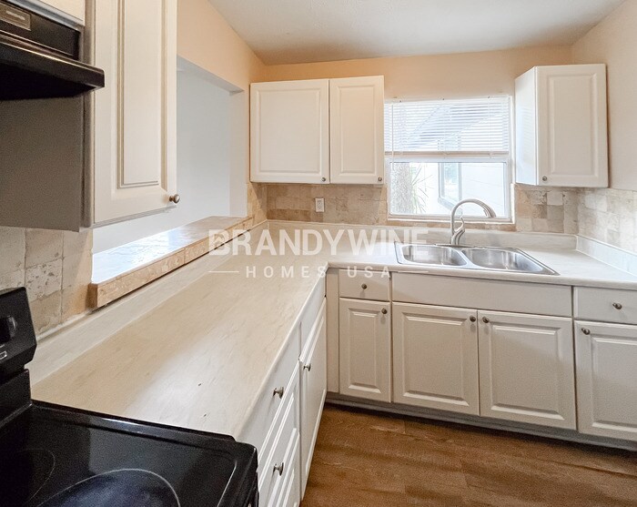 Building Photo - 922 Westgate Dr