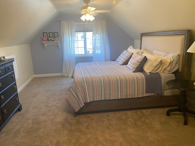 Primary bedroom - 7032 Stanford Ave