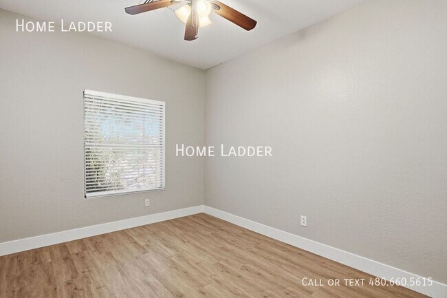 Building Photo - 2576 W Preserve Way