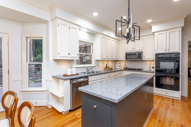 Building Photo - 5008 Wood Valley Dr