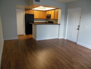 Building Photo - ONE BEDROOM ONE BATHROOM!! WATERFRONT COMMUNITY!