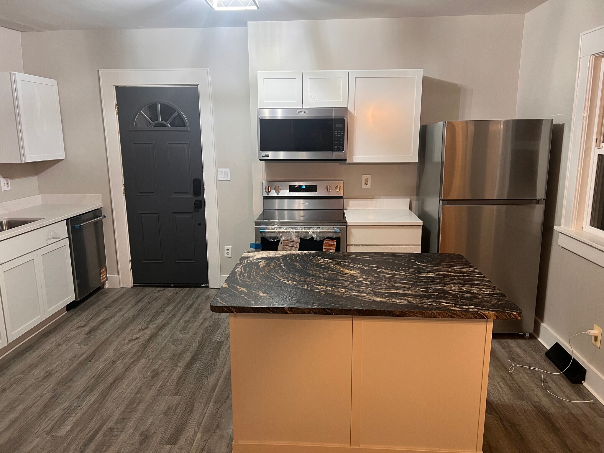 Building Photo - 1410 Center St