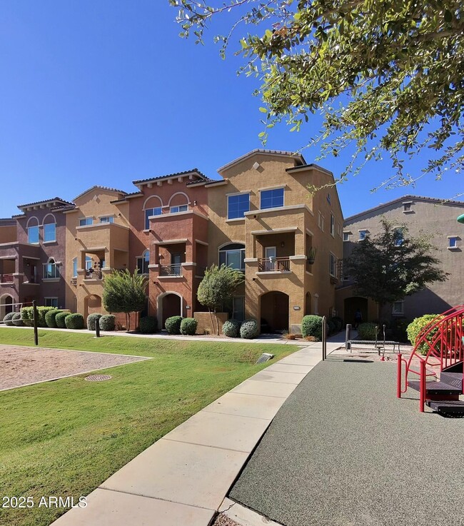 Building Photo - 240 W Juniper Ave