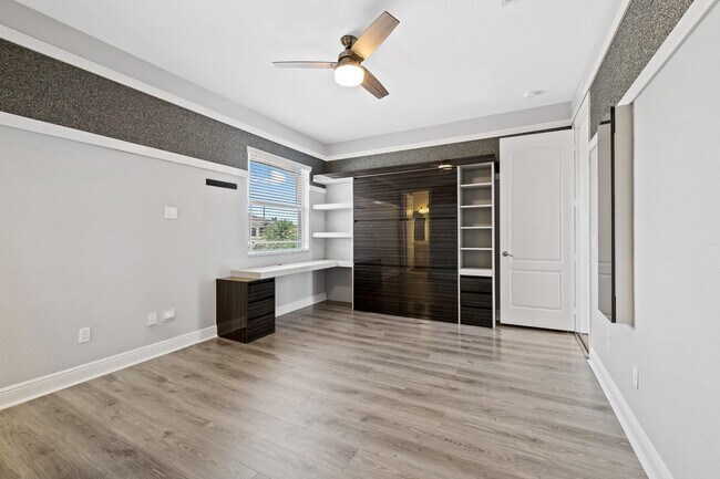 Building Photo - 9980 Edgewater Ct