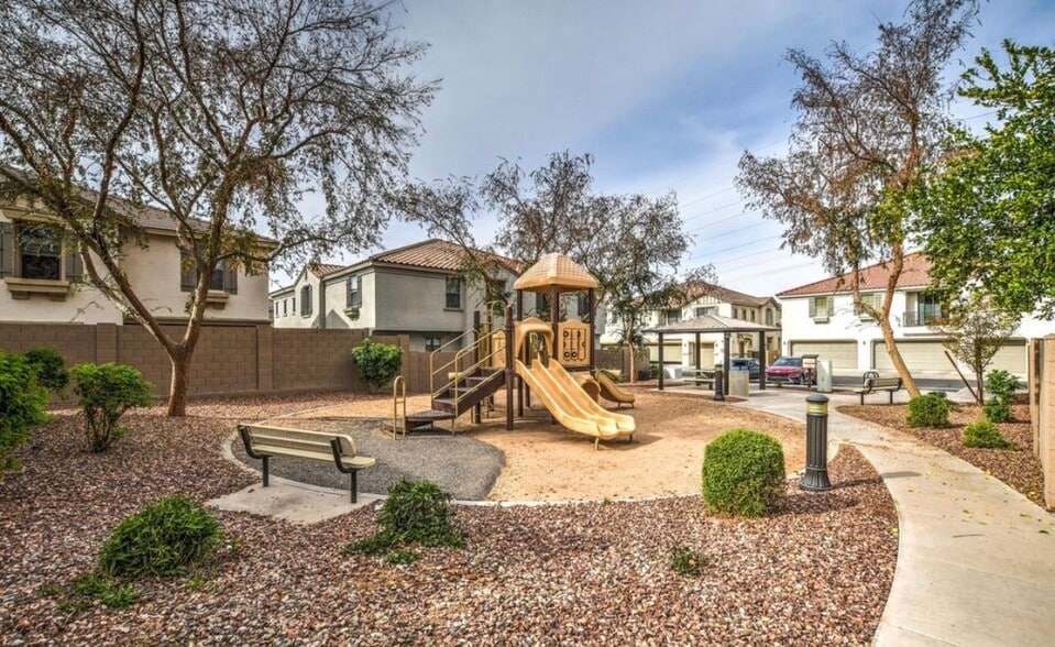 Building Photo - 7515 S 30th Pl