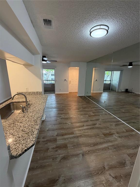 Building Photo - 4508 S Oak Dr