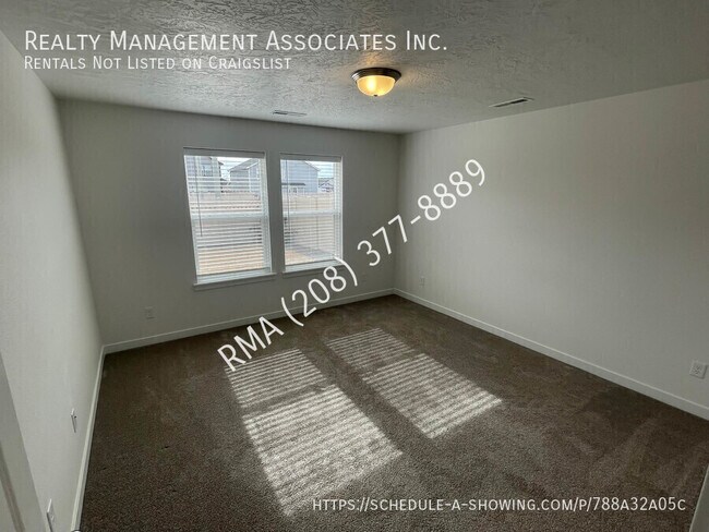 Building Photo - 7573 E Iroquois St