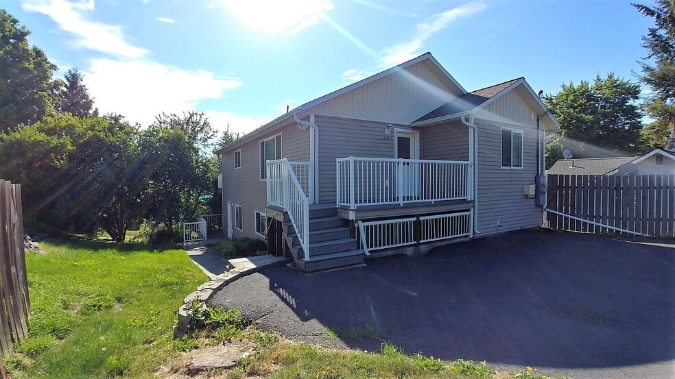 Building Photo - 530 SW Winter Cir