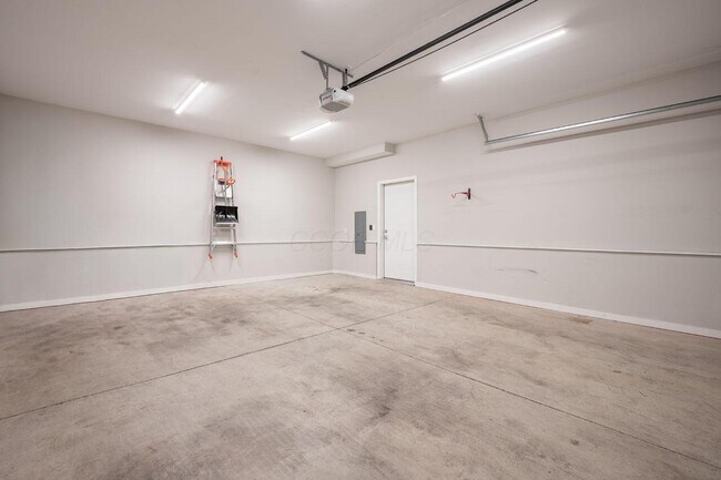 Building Photo - 598 Lathrop St