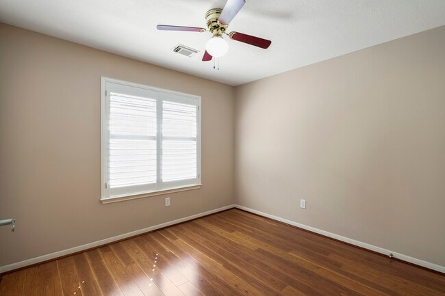 Building Photo - 9631 Bavaria Dr