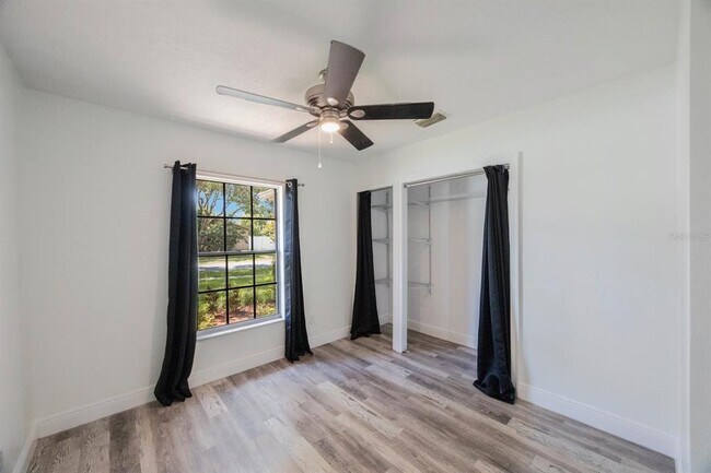 Building Photo - 16132 Country Crossing Dr