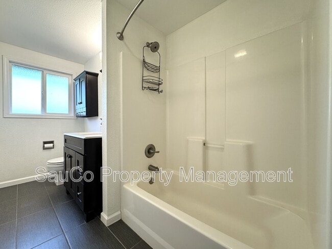 Building Photo - 823 NW 7th Ave