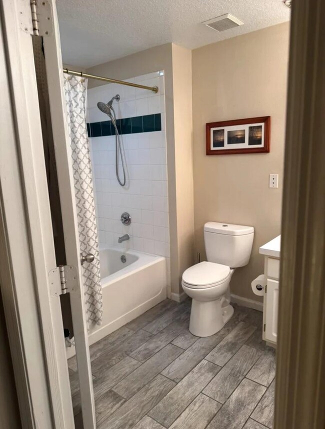 Building Photo - 5203 Bay Club Cir