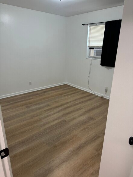 Building Photo - 171 S Broadway