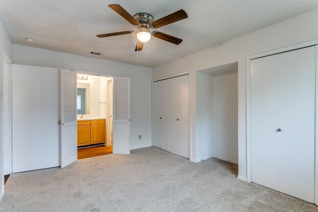 Building Photo - 1808 Ridgewood Dr