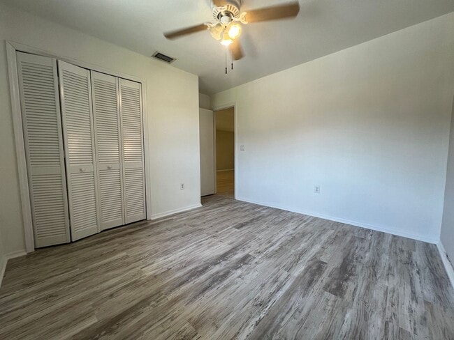 Building Photo - $1,200/month ** Annual ** 2 bed / 1 Bath -...