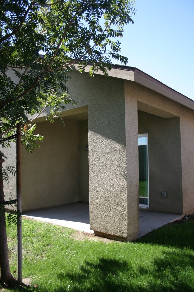 Building Photo - 7008 Englefield Dr