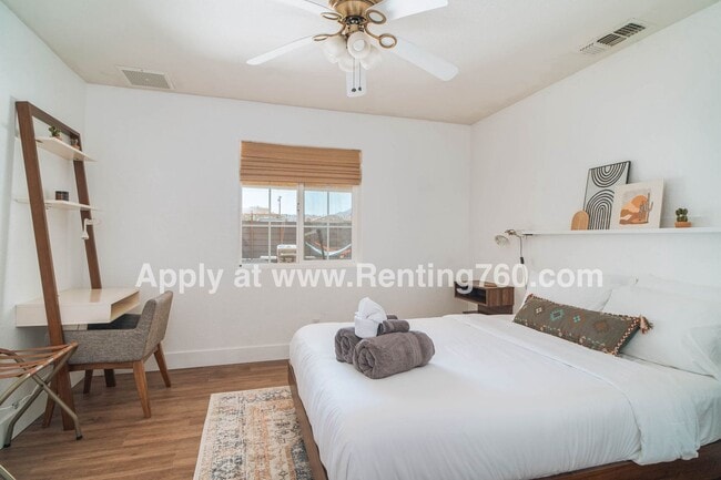 Building Photo - Huge 3 Bed 2 Bath Home With Spectacular City Views!
