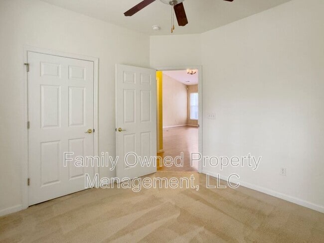 Building Photo - 8627 Grassy Oak Trail